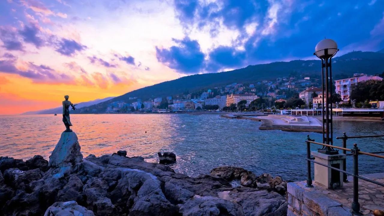 Royal Suite Opatija 0*,